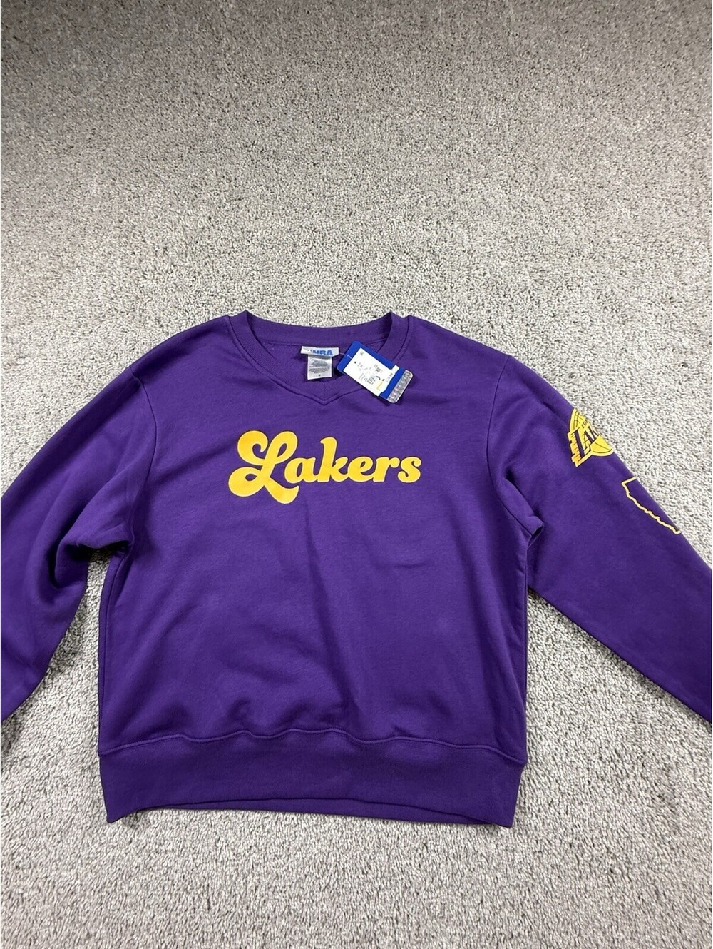NWT NBA L A Lakers Women’s V Neck Sweatshirt Size Medium Purple